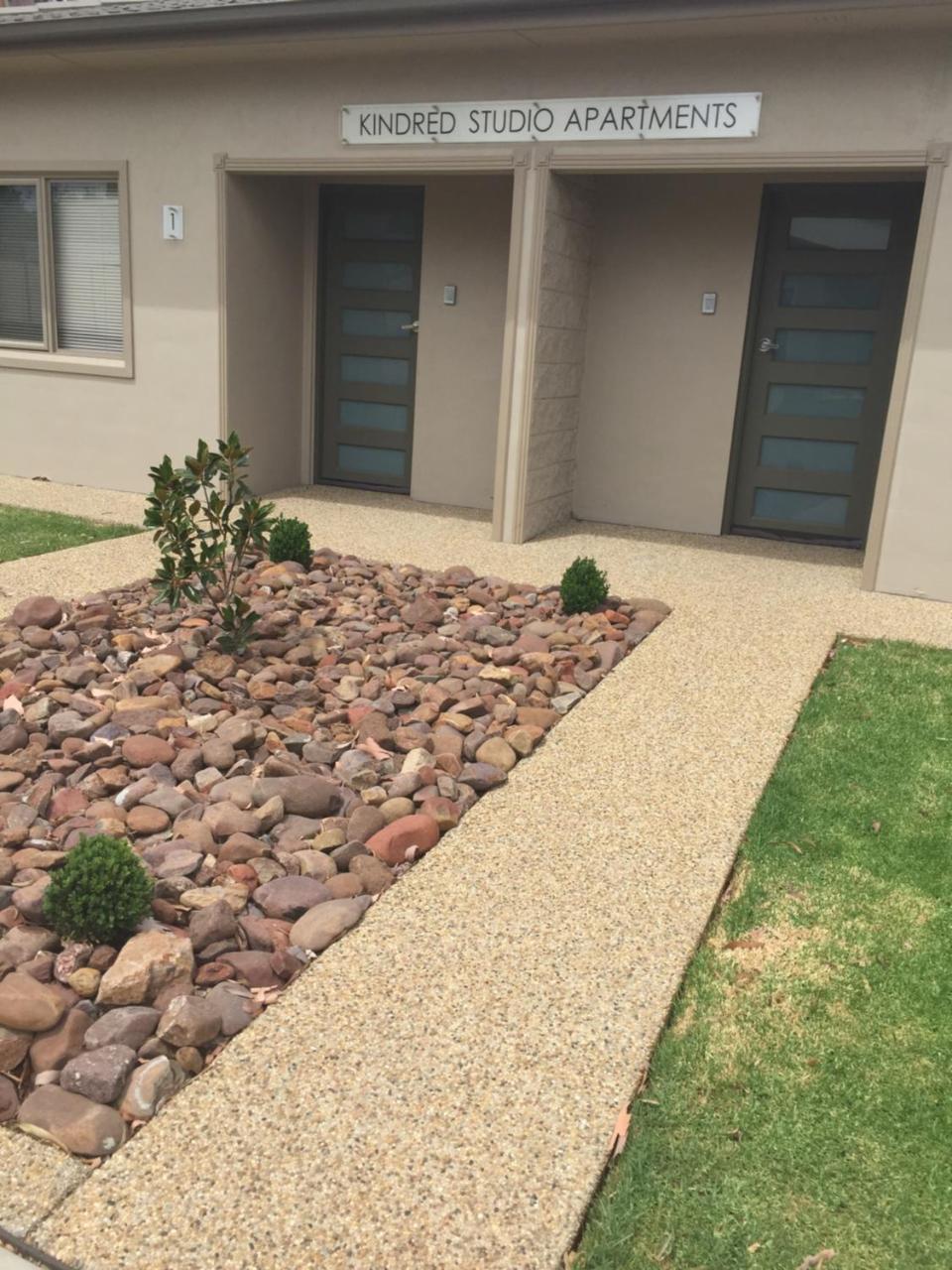 Kindred Studio Apartments Leeton Esterno foto