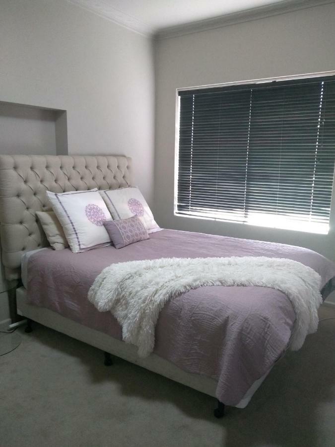 Kindred Studio Apartments Leeton Esterno foto