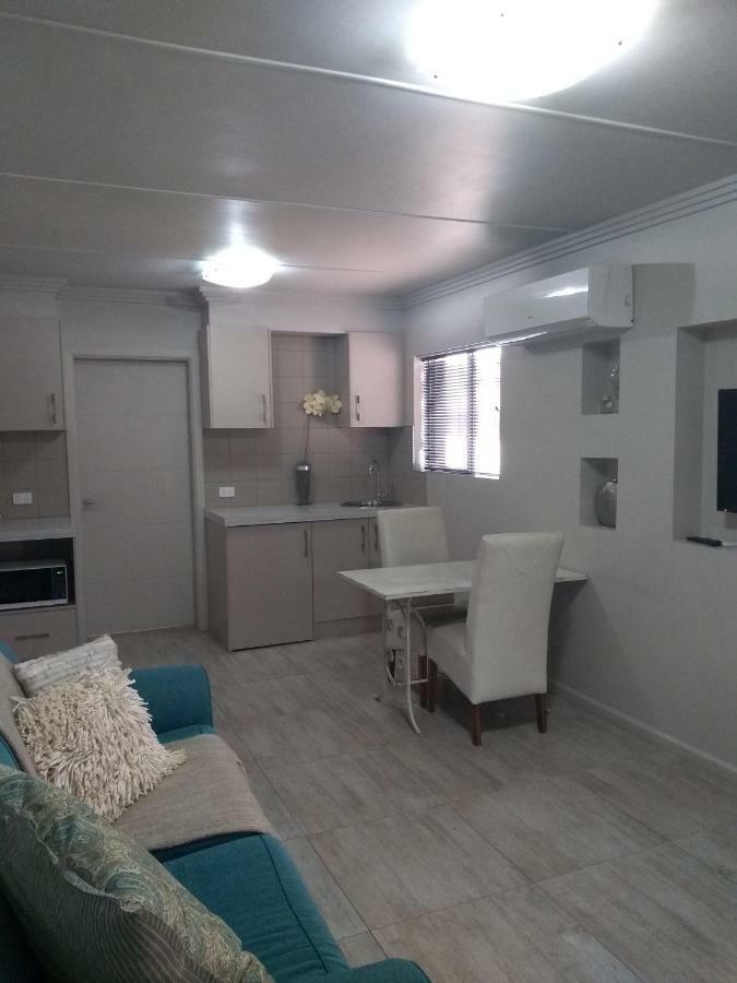 Kindred Studio Apartments Leeton Esterno foto