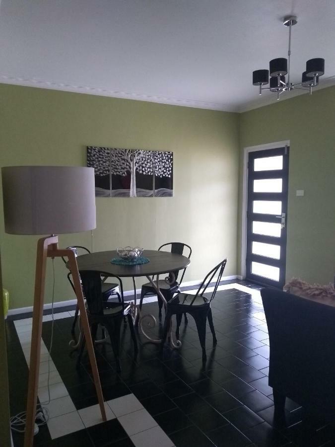 Kindred Studio Apartments Leeton Esterno foto